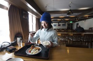 温泉の前に腹ごしらえ。希子セレクト「白エビコロッケ定食」