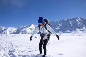 ふかふかの雪に浮かれポンチな希子ちゃん